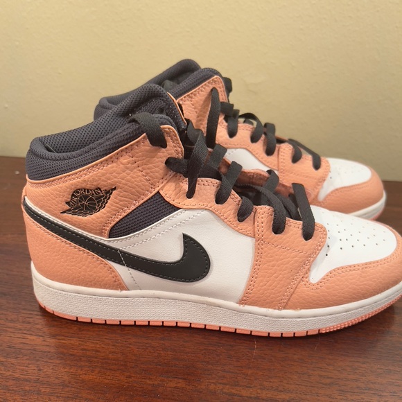 nike air jordan mid pink quartz